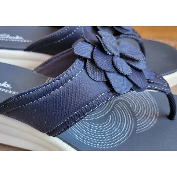 Clarks Cloudsteppers Sandals - Picture 5 of 11